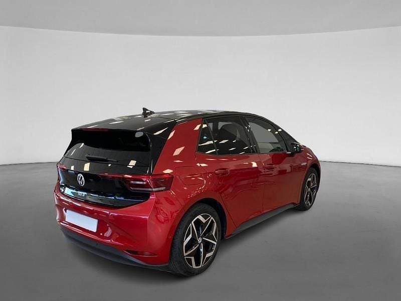 Usado VW ID.3 Pro 106 kW (145 CV) 2023 Rojo intenso metalizado con techo negro Utilitario