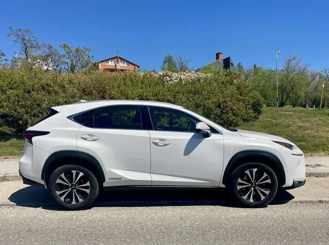 Usado Lexus NX300h Executive Line 197 CV (144 kW) 2018 Blanco SUV
