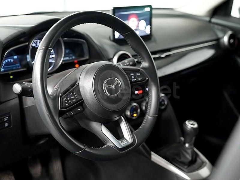 Usado Mazda 2 75 CV (55 kW) 2023 Blanco Utilitario