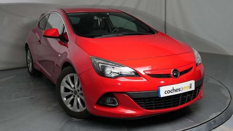 Usado Opel Astra GTC Sportive 140 CV (102 kW) 2017 Rojo Utilitario