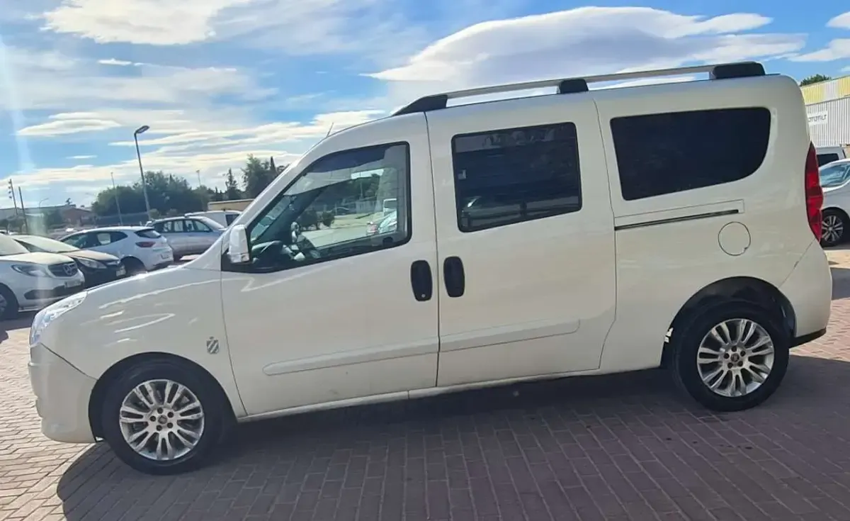 Usado Fiat Doblò 120 HP (88 kW) 2016 Branco Monovolume