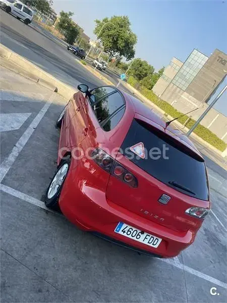 Usado Seat Ibiza Reference 85 CV (62 kW) 2006 Rojo Utilitario