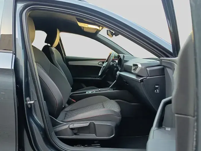 Usado Seat Leon FR 150 CV (110 kW) 2022 Gris