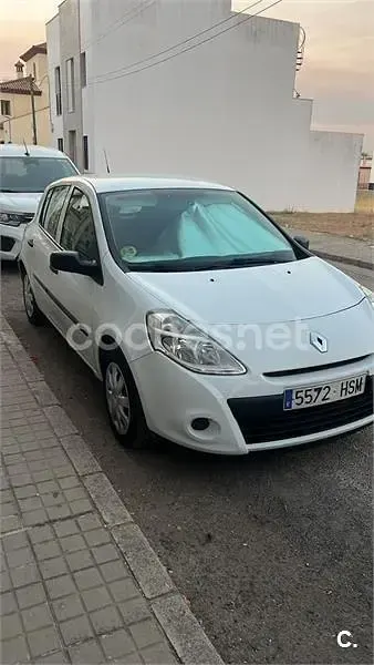Usado Renault Clio III Collection 75 CV (55 kW) 2013 Blanco Berlina