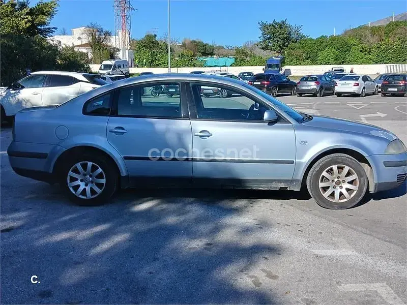 Usado VW Passat Edition 130 CV (95 kW) 2003 Gris / plata Berlina