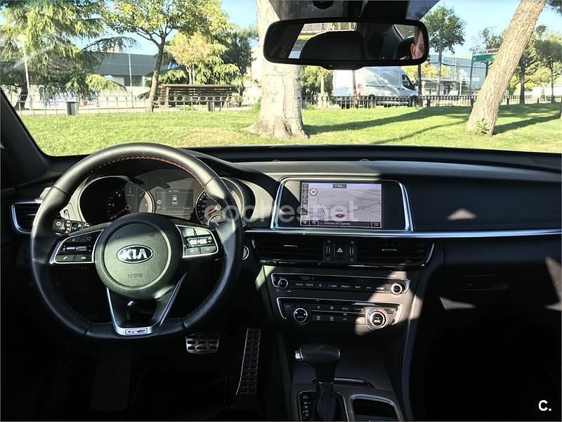 Usado Kia Optima GT-Line 136 CV (100 kW) 2019 Gris / plata Berlina