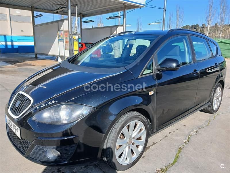 Usado Seat Altea XL Style 105 CV (77 kW) 2013 Negro Monovolumen