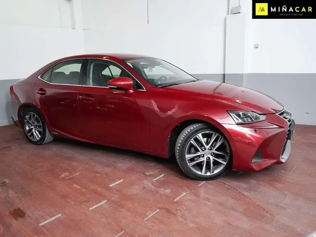 Usado Lexus IS300h Business Edition 223 CV (164 kW) 2017 Rojo Berlina