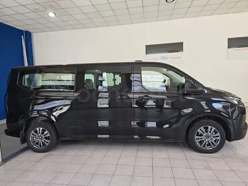 Nuevo Ford Tourneo Custom Titanium 232 CV (170 kW) 2026 Negro Van