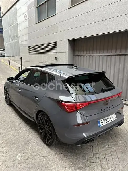 Usado Cupra Leon VZ 300 CV (220 kW) 2022 Gris / plata Berlina