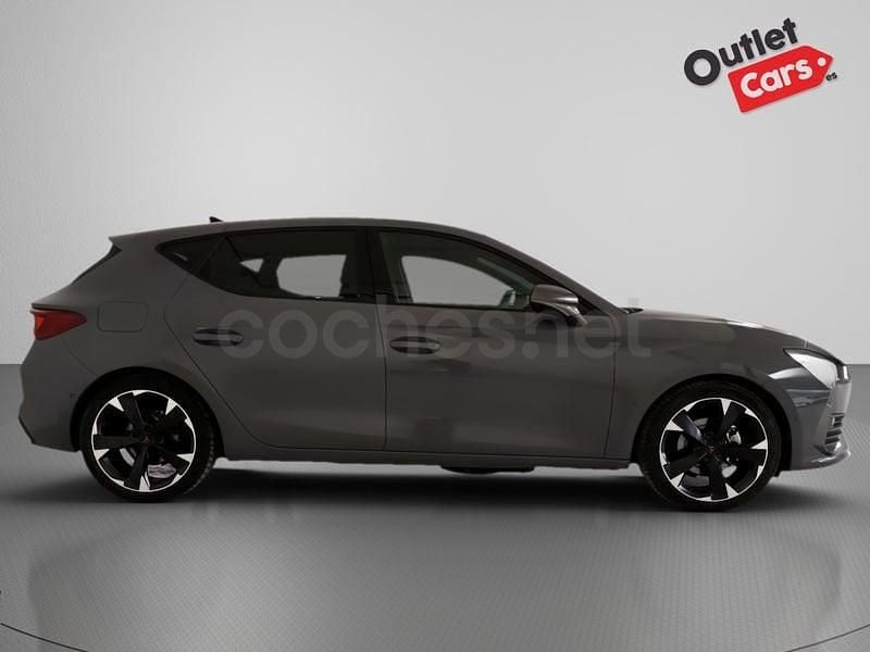 Usado Cupra Leon 150 CV (110 kW) 2024 Gris / plata Berlina