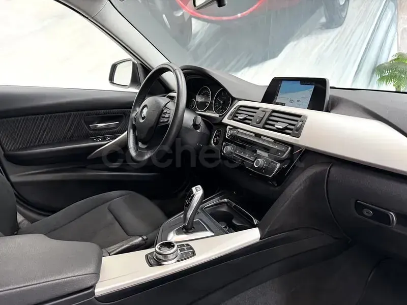 Usado BMW 318 150 CV (110 kW) 2018 Blanco Familiar