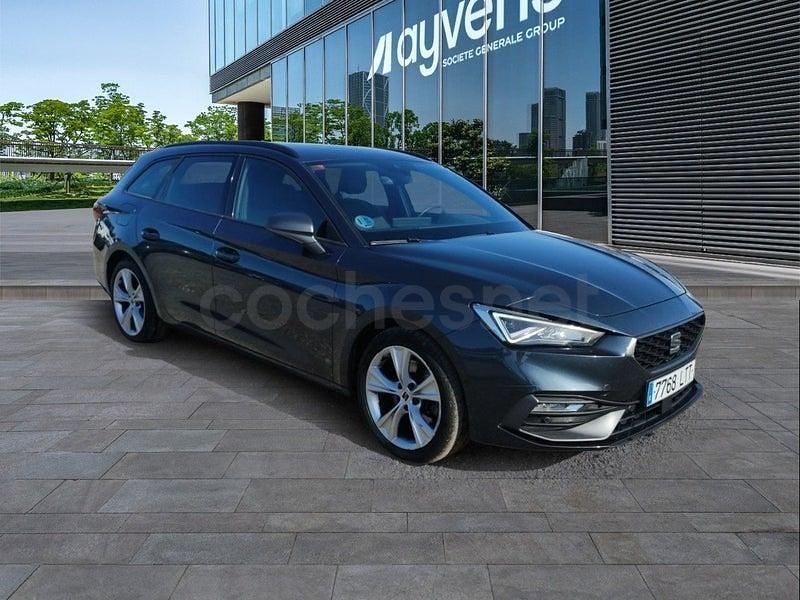 Usado Seat Leon FR 150 CV (110 kW) 2021 Gris / plata Familiar