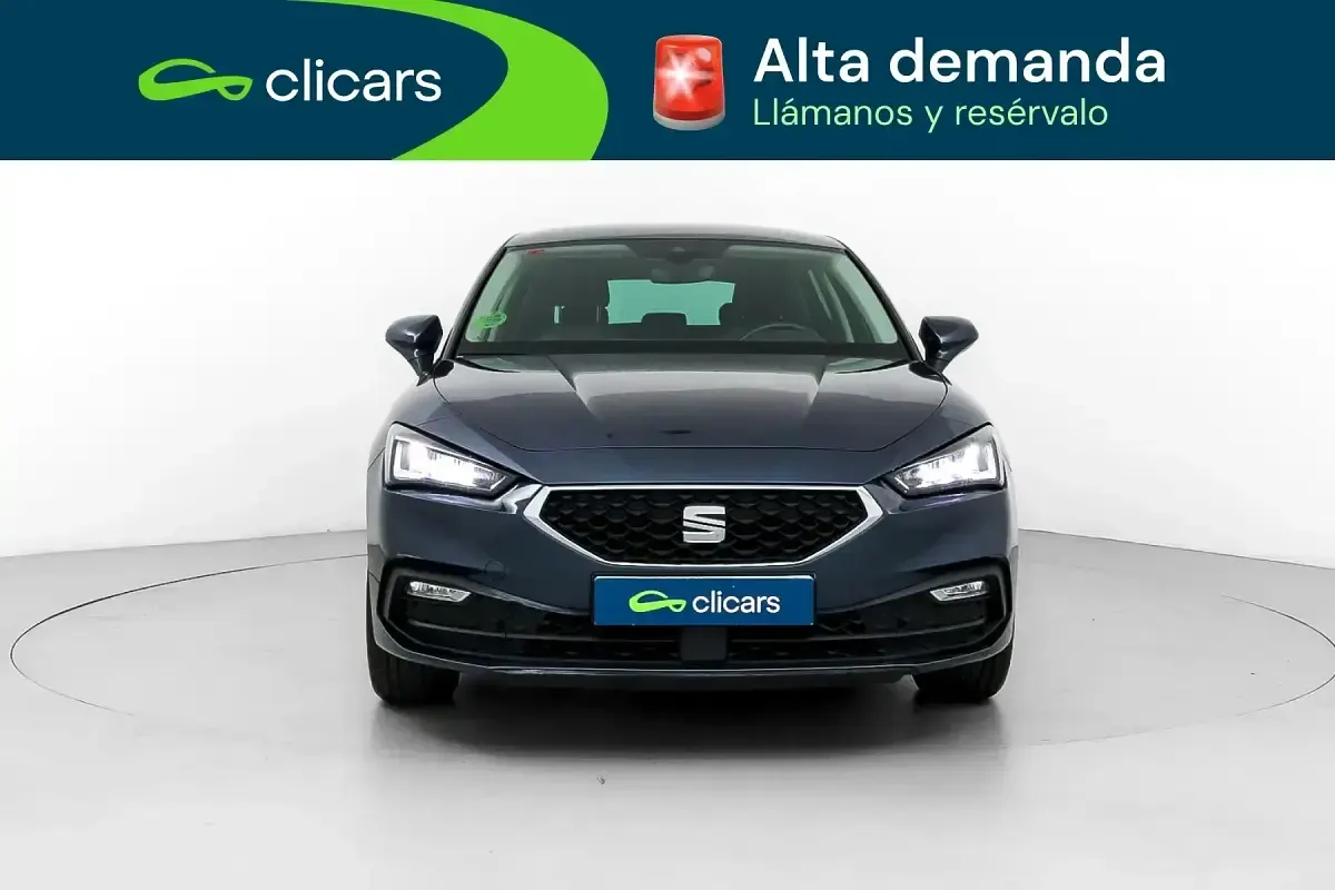 Usado Seat Leon Style 110 CV (80 kW) 2021 Gris / plata Berlina
