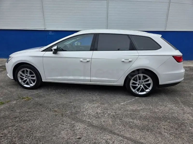 Usado Seat Leon Style 150 CV (110 kW) 2014 Blanco Familiar