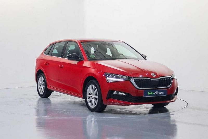 Usado Skoda Scala Ambition 116 CV (85 kW) 2019 Rojo Utilitario