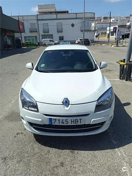 Usado Renault Mégane Dynamique 110 CV (80 kW) 2011 Blanco Berlina