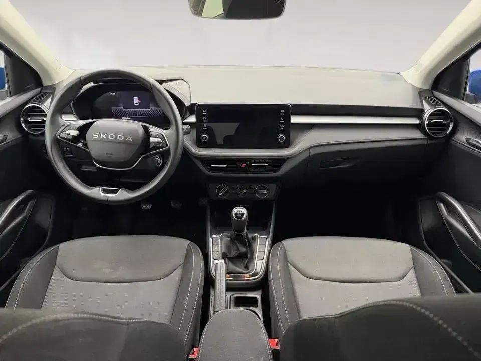 Usado Skoda Fabia Selection 95 CV (69 kW) 2025 Azul Utilitario