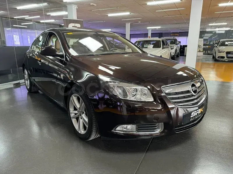 Usado Opel Insignia Cosmo 160 CV (117 kW) 2011 Naranja Berlina
