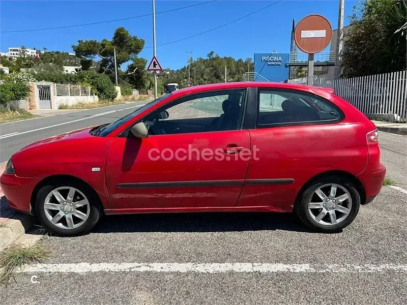 Usado Seat Ibiza Sport 100 CV (73 kW) 2004 Rojo Utilitario