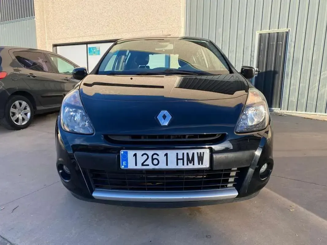 Usado Renault Clio Authentique 73 CV (53 kW) 2012 Negro Utilitario