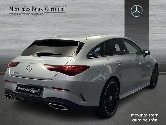 Usado Mercedes CLA220 AMG line 190 CV (139 kW) 2024 Plata hightech Familiar