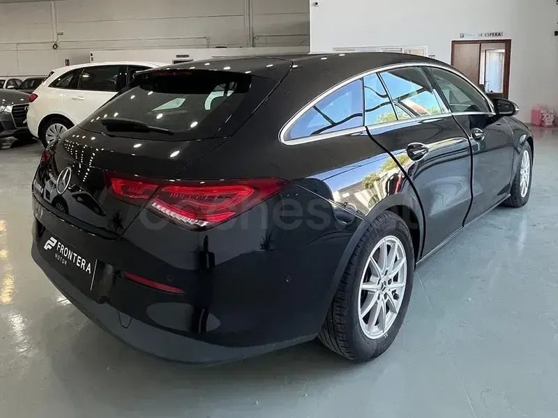 Usado Mercedes CLA200 Shooting Brake 150 CV (110 kW) 2020 Negro Familiar