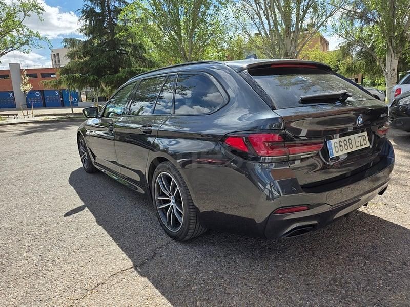 Usado BMW 530e Comfort Edition 292 CV (214 kW) 2022 Gris / plata Familiar