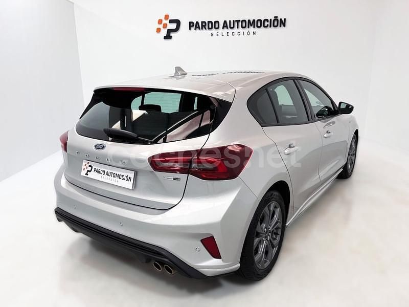 Usado Ford Focus ST-Line 125 CV (91 kW) 2023 Gris / plata Berlina