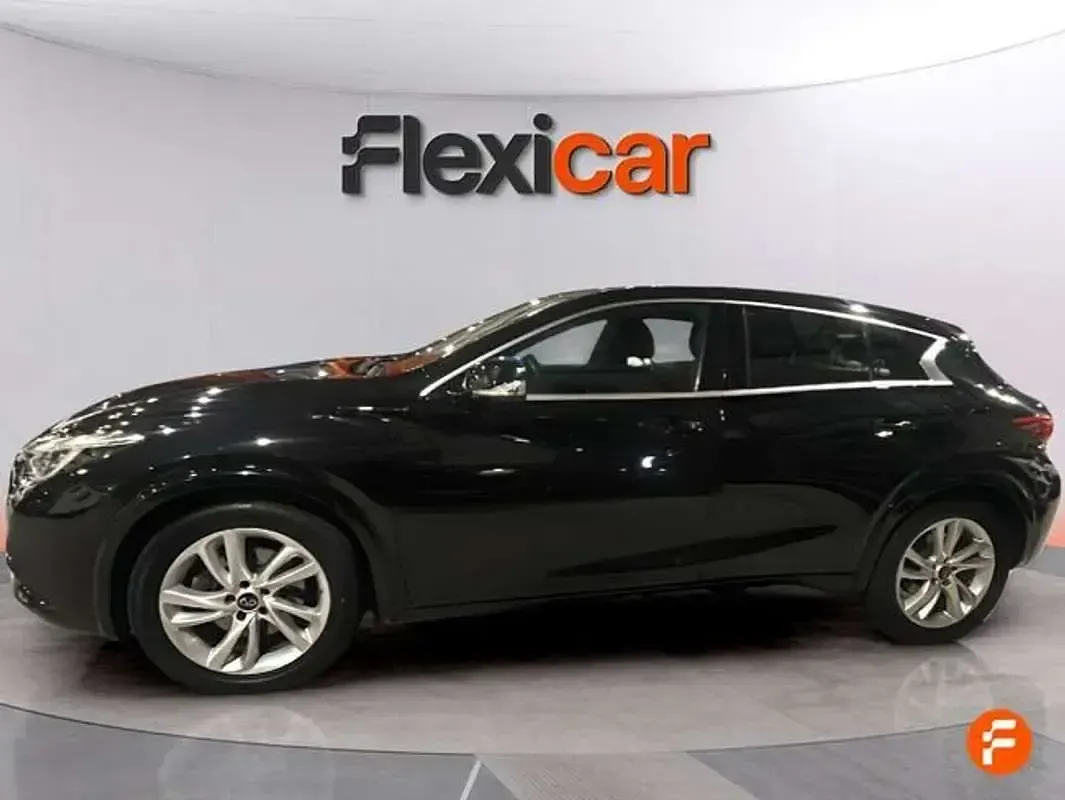 Usado Infiniti Q30 Sport Tech 170 CV (125 kW) 2018 Negro Utilitario