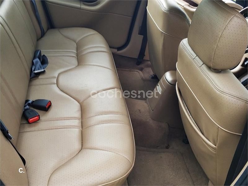 Usado Chrysler Stratus 161 CV (118 kW) 1999 Violeta / lila Berlina