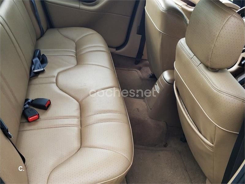 Violeta / lila Usado 1999 Chrysler Stratus Berlina | 3000 € - Imagen 1/4