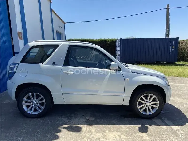 Usado Suzuki Grand Vitara 106 CV (77 kW) 2008 Blanco SUV