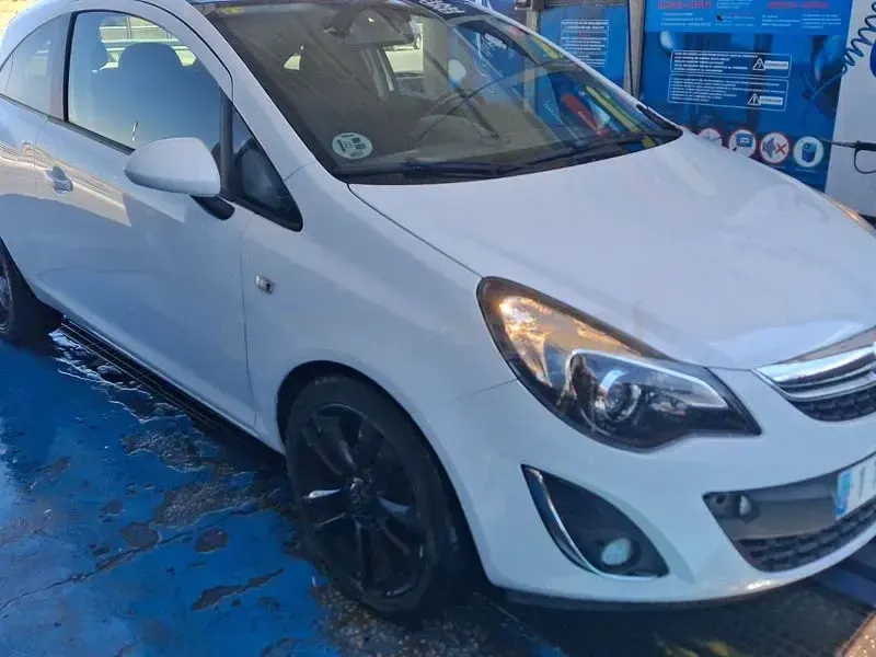 Usado Opel Corsa 95 CV (69 kW) 2011 Blanco Utilitario