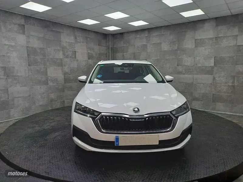 Usado Skoda Octavia 110 CV (80 kW) 2021 Blanco Familiar