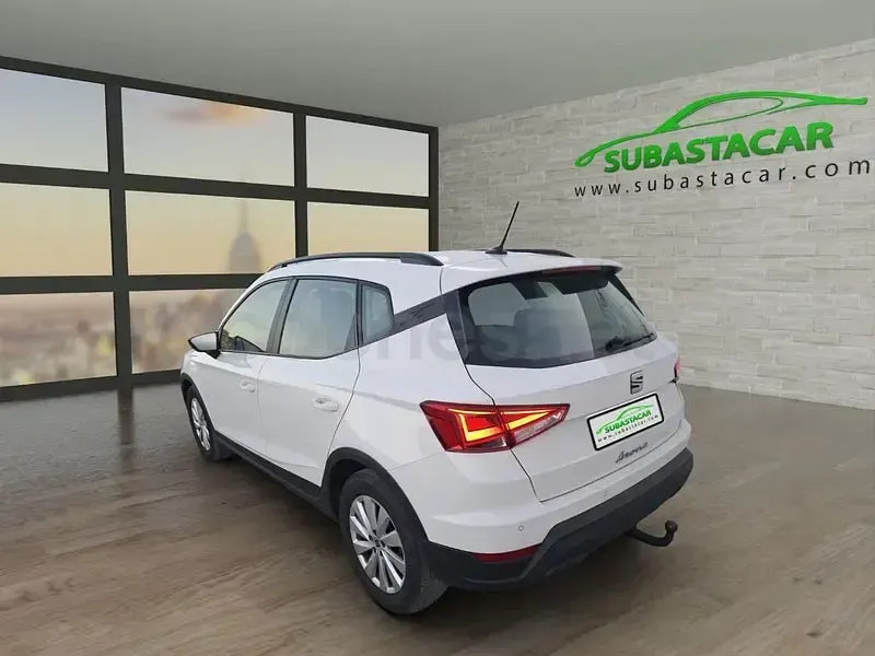 Usado Seat Arona Style Plus 110 CV (80 kW) 2022 Blanco SUV