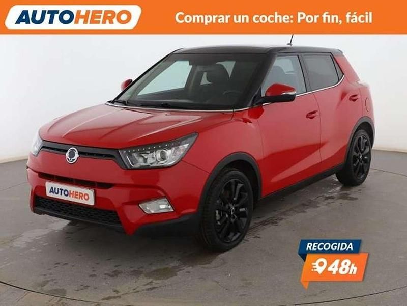 Rojo Usado 2015 Ssangyong (KGM) Tivoli Sapphire SUV | 9999 € (Precio justo) - Imagen 1/3