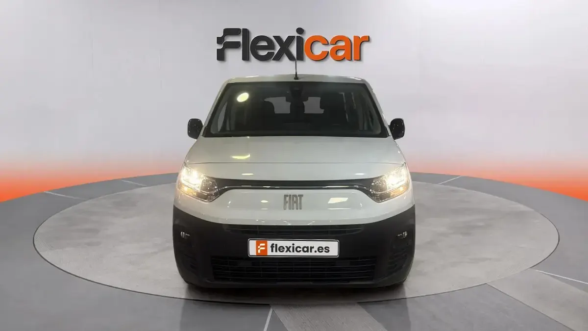 Usado Fiat Doblò 131 CV (96 kW) 2023 Blanco Monovolumen
