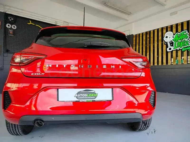 Usado Mitsubishi Colt Motion 90 CV (66 kW) 2024 Rojo Utilitario