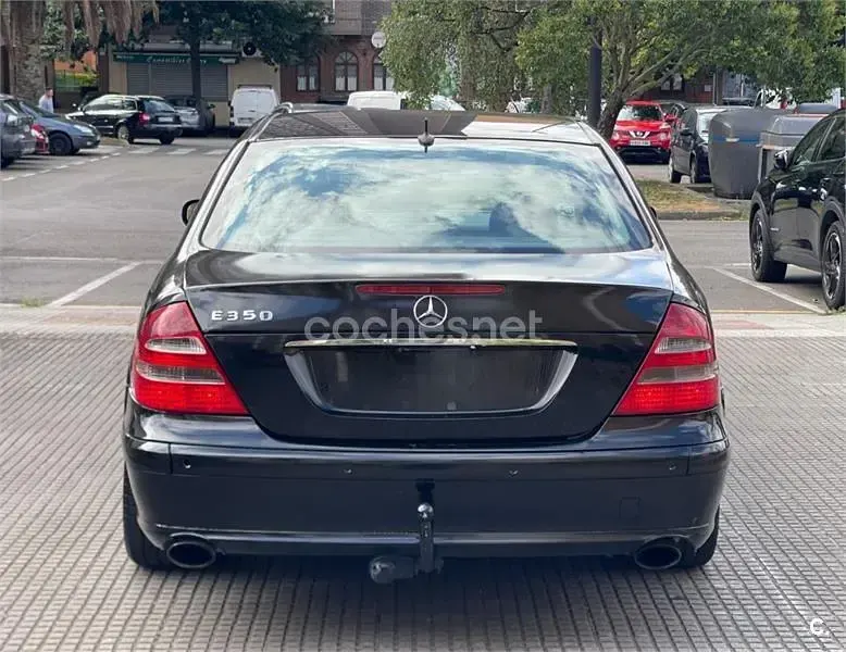 Usado Mercedes E350 Classic 272 CV (200 kW) 2005 Negro Berlina