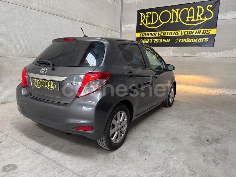Usado Toyota Yaris Active 69 CV (50 kW) 2012 Gris / plata Berlina