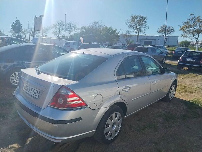 Usado Ford Mondeo Ambiente 115 CV (84 kW) 2007 Gris / plata Berlina