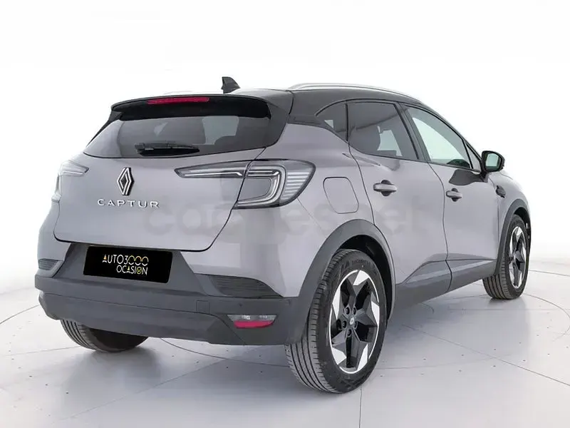 Usado Renault Captur Techno 100 CV (73 kW) 2025 Gris / plata SUV