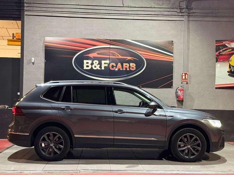 Usado VW Tiguan Allspace Life 150 CV (110 kW) 2023 Gris SUV