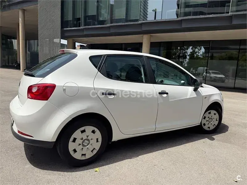 Usado Seat Ibiza 60 CV (44 kW) 2010 Blanco Berlina