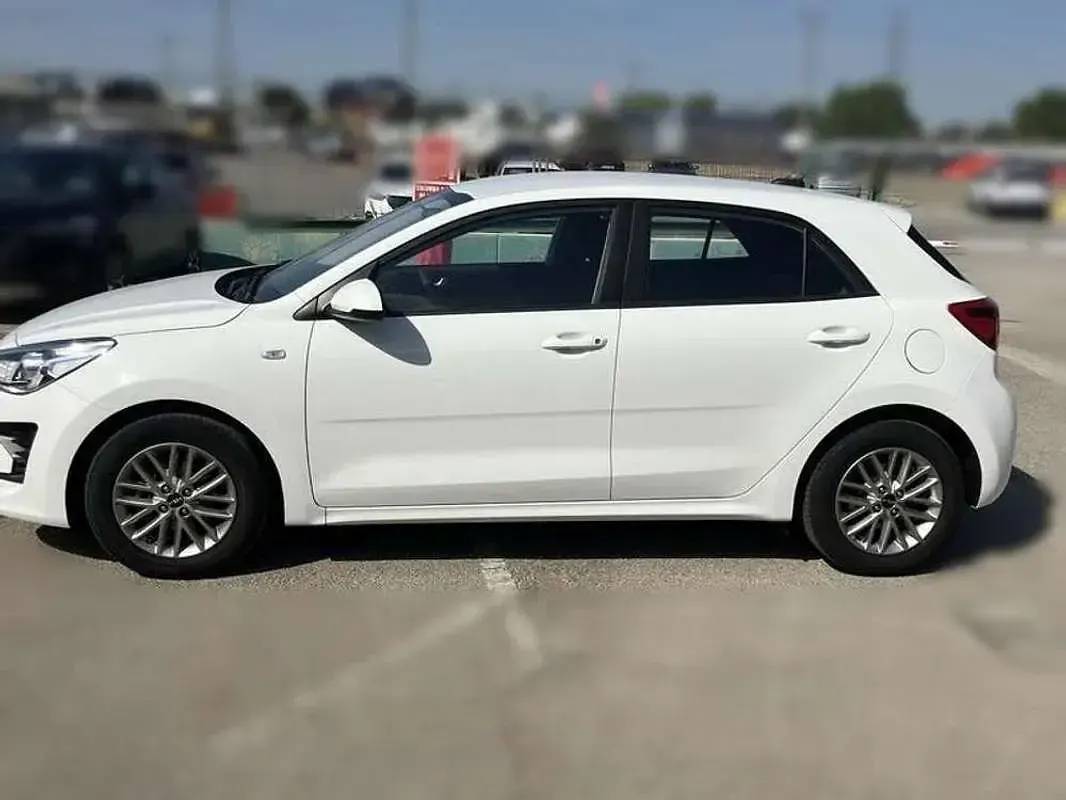 Usado Kia Rio 84 CV (61 kW) 2023 Utilitario