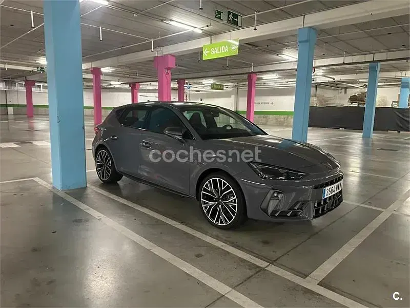 Usado Cupra Leon 150 CV (110 kW) 2025 Gris / plata Berlina