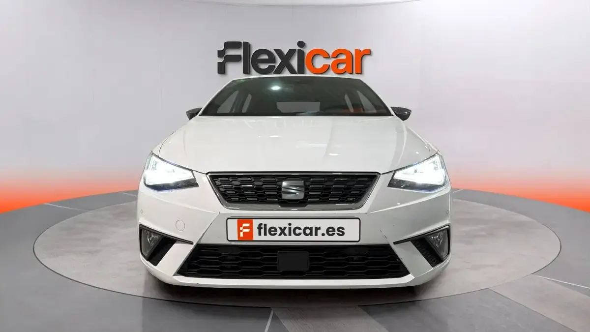 Usado Seat Ibiza XCELLENCE 116 CV (85 kW) 2022 Blanco Utilitario