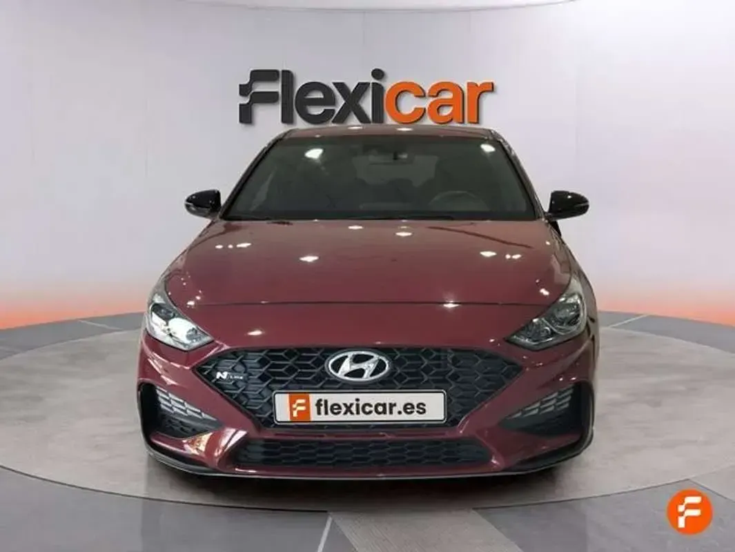 Usado Hyundai i30 N Line 120 CV (88 kW) 2022 Rojo Berlina