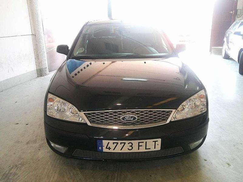 Usado Ford Mondeo Ghia 140 CV (102 kW) 2006 Negro Berlina